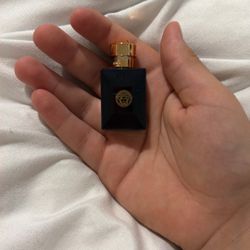 versace dylan blue perfume Sample Could Be Used For 2 Months It’s Good Smell 