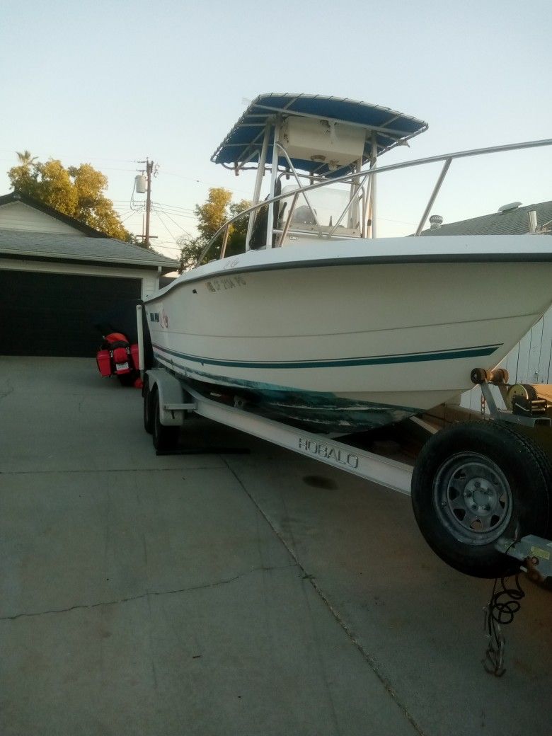 Center Console Boat