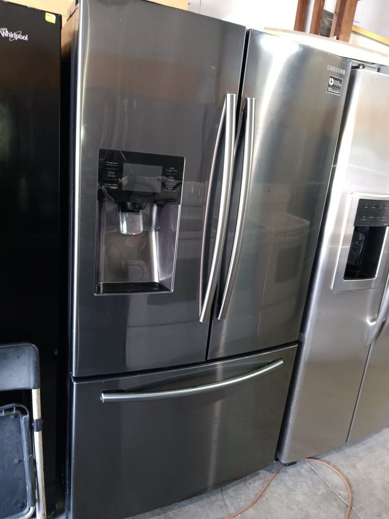 Samsung Refrigerator Black Stainless Steel Everything Works Good 💯