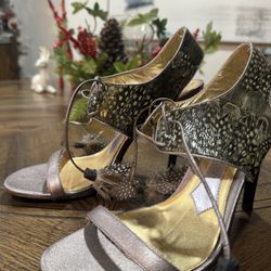 Y2K & SEXY ! halebob heels leather with feathers and purple chrome accents 🤭💖   size 9 women