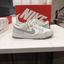 nike dunks grey and white 