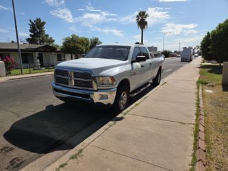 2012 ram 2500 4x4.  Slt pick up truck