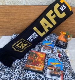 WLS Soccer scarf set