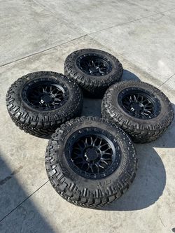 New wheel 17x9 6 lugs for any Toyota Tacoma,4Runner used tires 265/70r17 Nitto