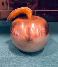 Beautiful Solid Brass Apple With Stem. Great Paperweight !