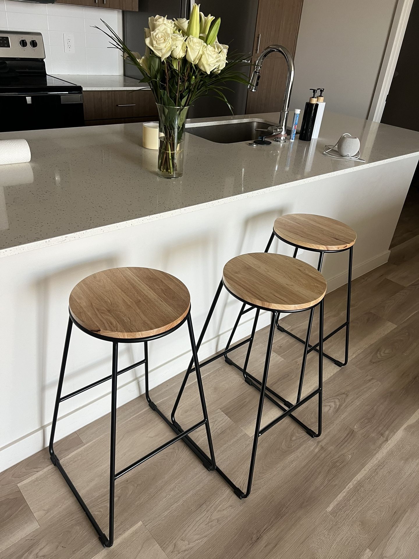 3 Mainstays Bar stools