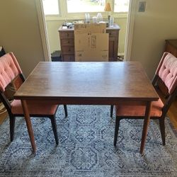 Dining Table (with Extendable Leaves)