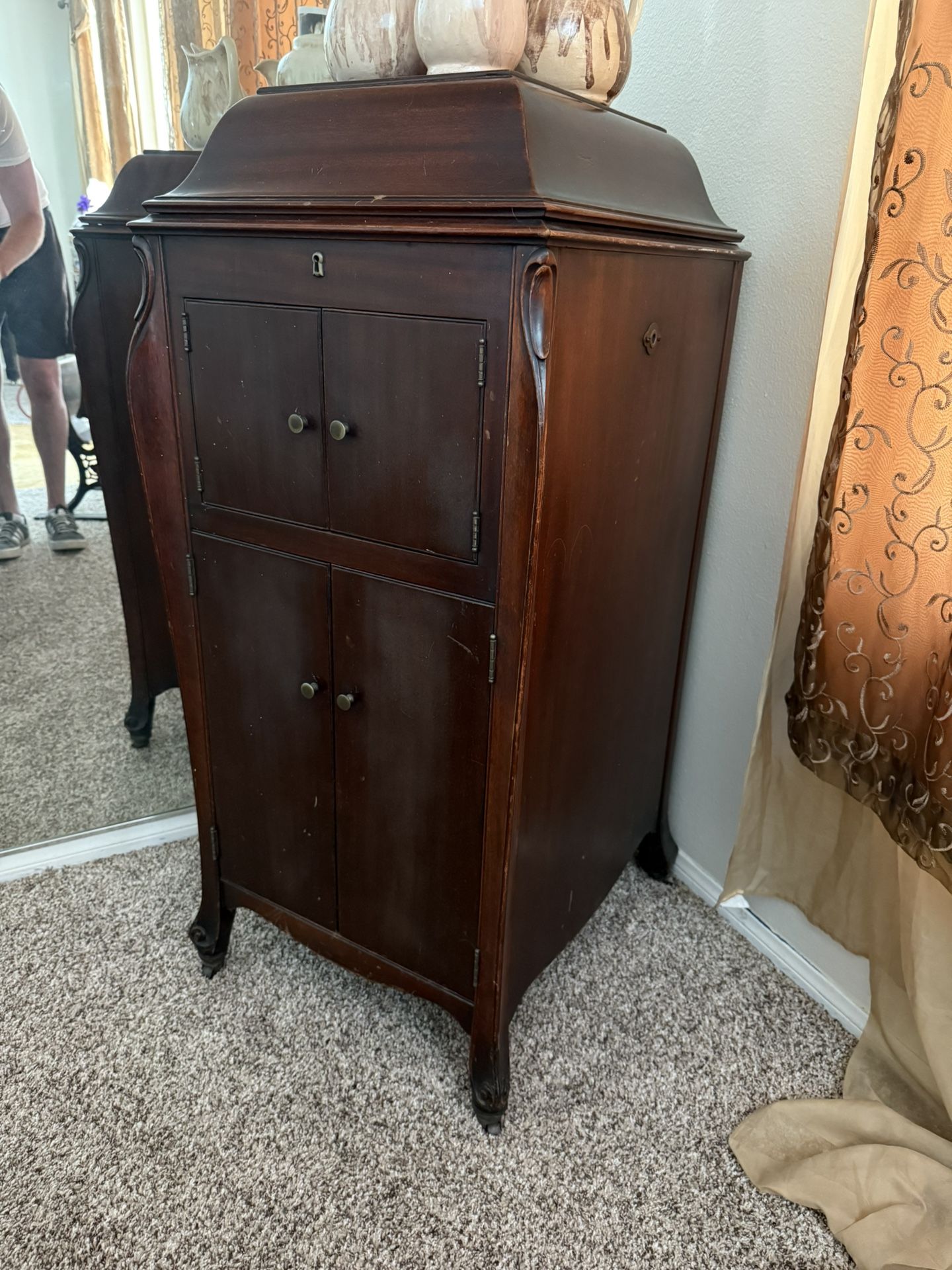 Victor Victrola Phonograph Record Player