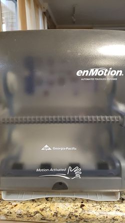 10" Georgia-pacific automated touchless Paper towel dispenser