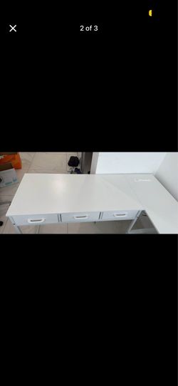 White corner desk with drawers