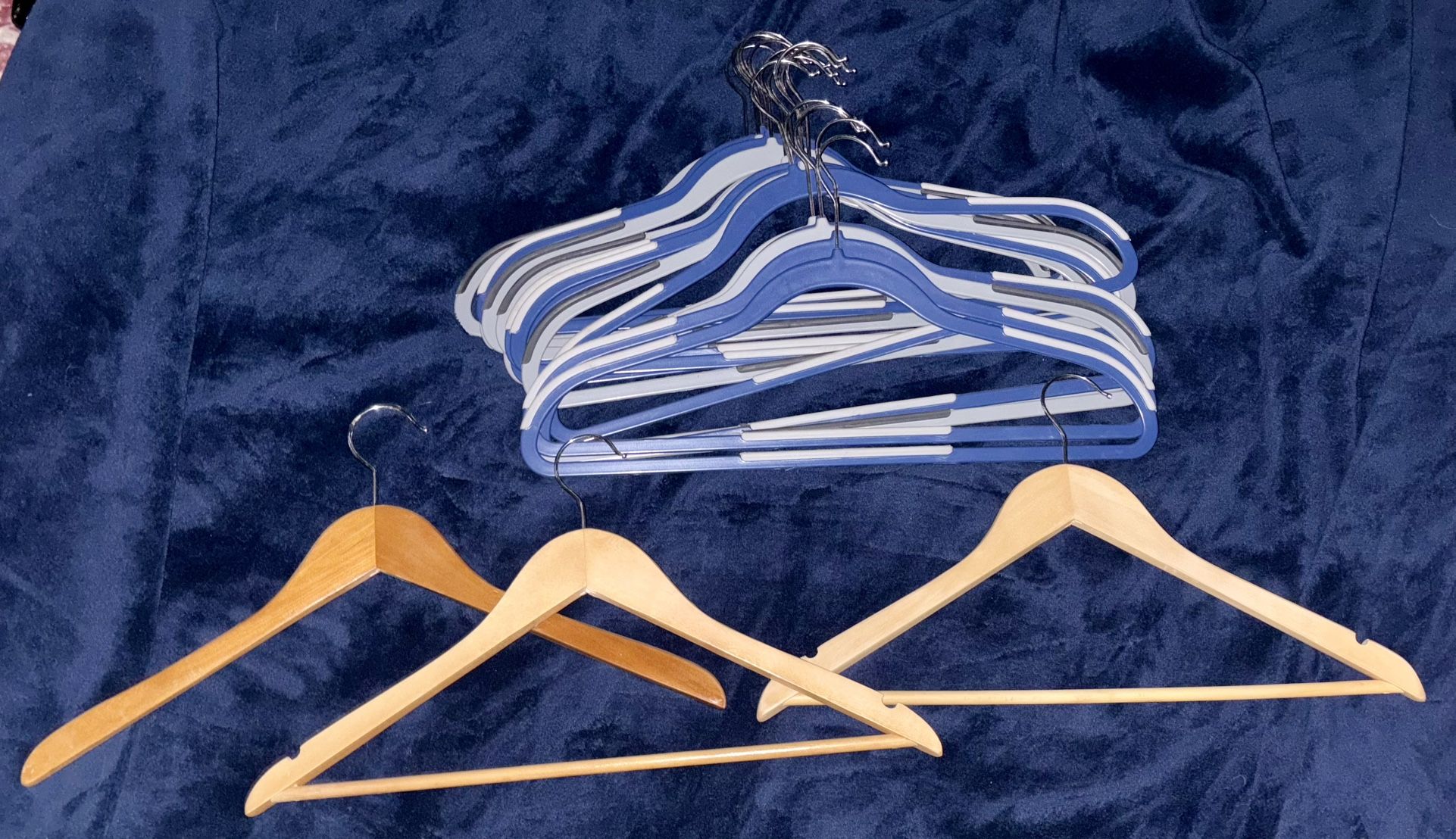 20 Count Of Premium Clothes Hangers, 3 Wooden