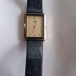 1980 Pulsar Tank
A classic piece with gold tone case and brushed gold tone dial.