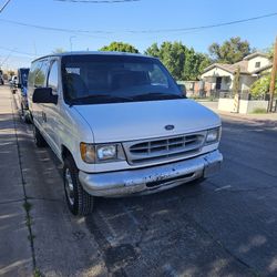 2000 Ford E-250