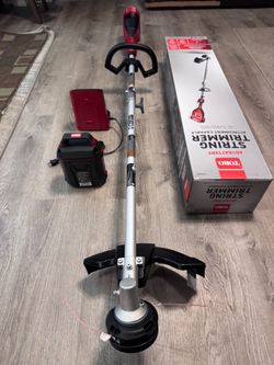 BRAND NEW TORO FLEX -FORCE 60 -VOLT MAX 14"-16"-IN STRAIGHT SHAFT BATTERY STRING TRIMMER ATTACHMENT CAPABLE . CHARGER AND BATTERY 60V. 2.5 Ah 135 W IN