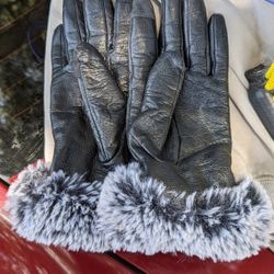 Leather Gloves Ladies  Good Condition 