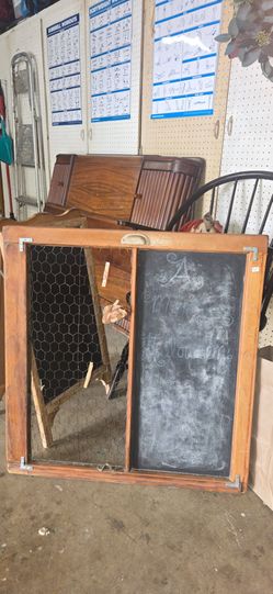 Chalkboard and chicken wire wall decor
