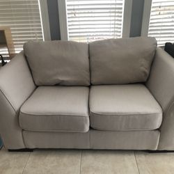 Like NEW loveseat