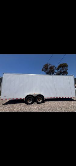 2012 bravo enclosed trailer 28ft
