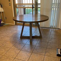 Round kitchen table 