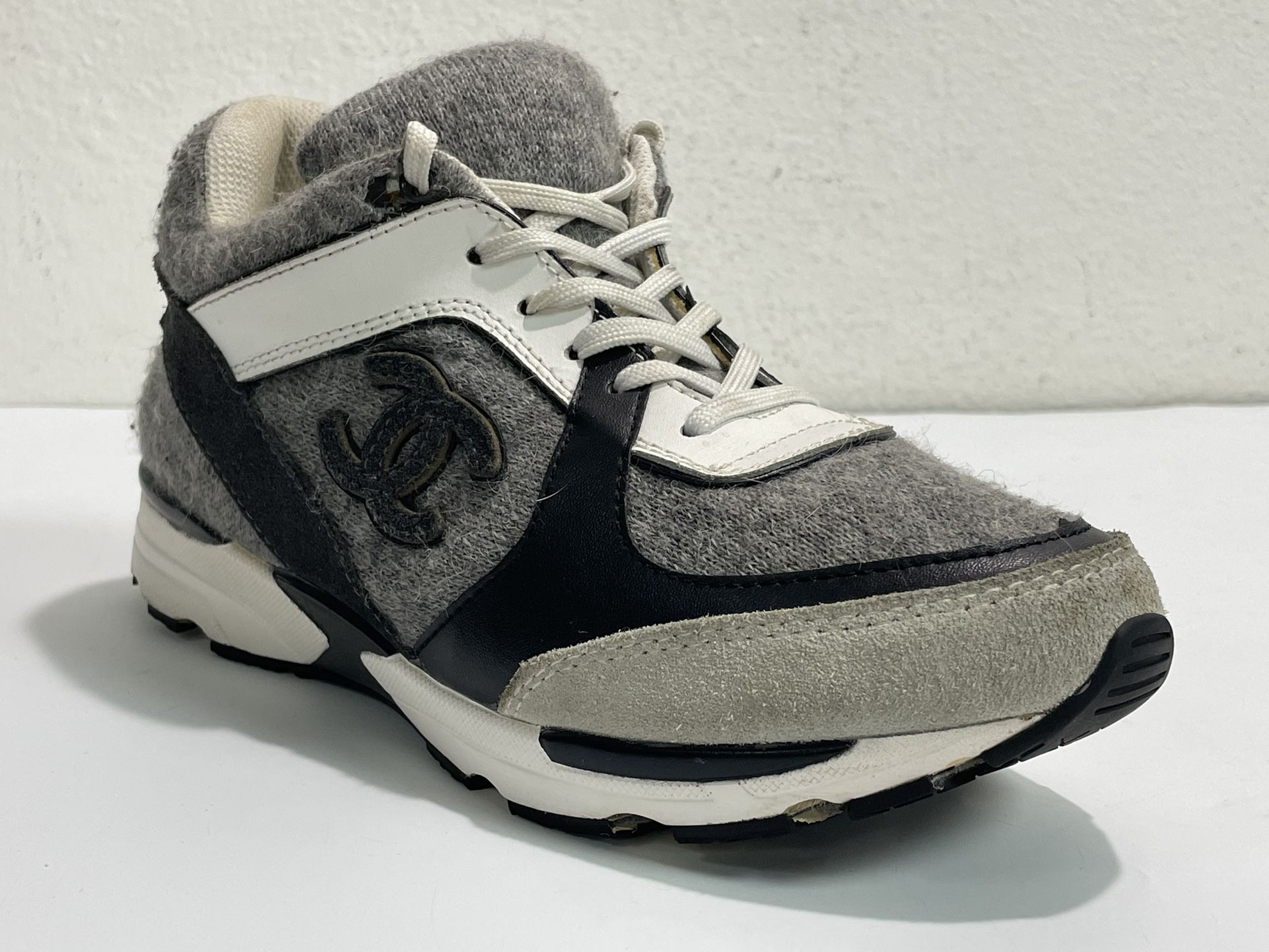 Authentic Chanel ~ Women's Mid Top CC Sneaker ~ Size 42 ~ IG26582 ~ Italy Made