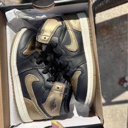 10c Metallic Gold Jordan 1