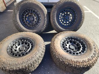 17" jeep wrangler GLADIATOR wheels rims 35" tires 98% tread black rhino 