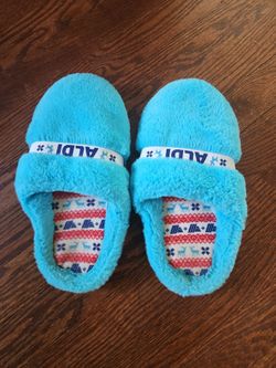 Aldi Slippers - Size 7/8