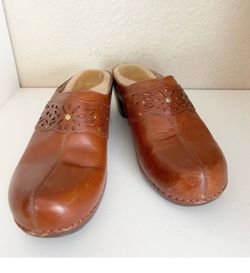 Dansko Tan Leather Cut-Out Mules W9