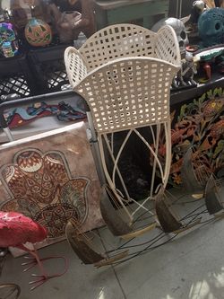Cool metal basket weave plant stand