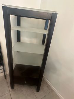 Corner shelf