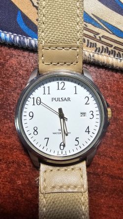 Mens pulsar white dial watch