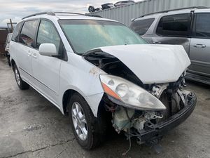 Photo 2006 Toyota sienna minivan parting out everything must go fast