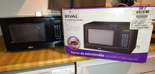 $40 OBO Rival 0.9 Cu Ft 900W Black Microwave