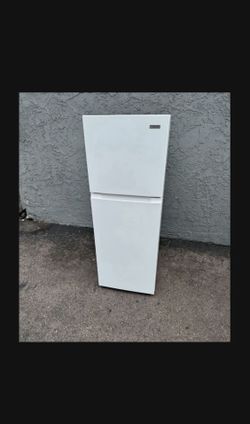 10 Cubic Household Refrigerator Fridge Freezer Great For Garage (I offer free local delivery)