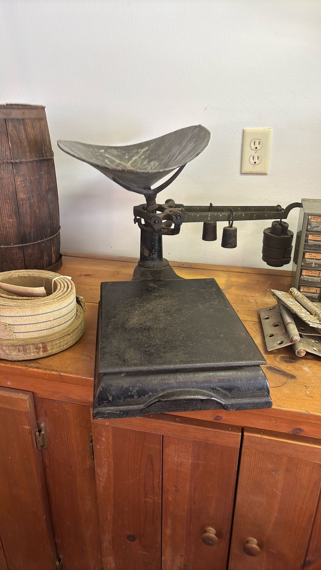 Antique store Scale