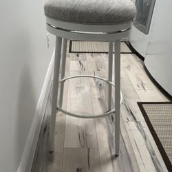 2 Gorgeous Bar Stools BRAND NEW 169