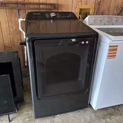 Samsung Smart Front Load Dryer – Black Stainless / Steam Sanitize