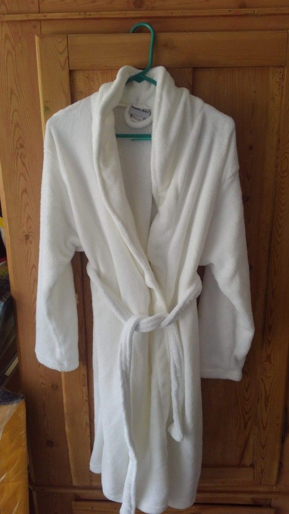 Essence of Beauty Luxury Bath Robe - NEW