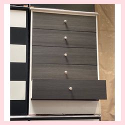 Dresser/ Five drawers dresser