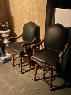 FREE antique-style accent chairs ⚜️