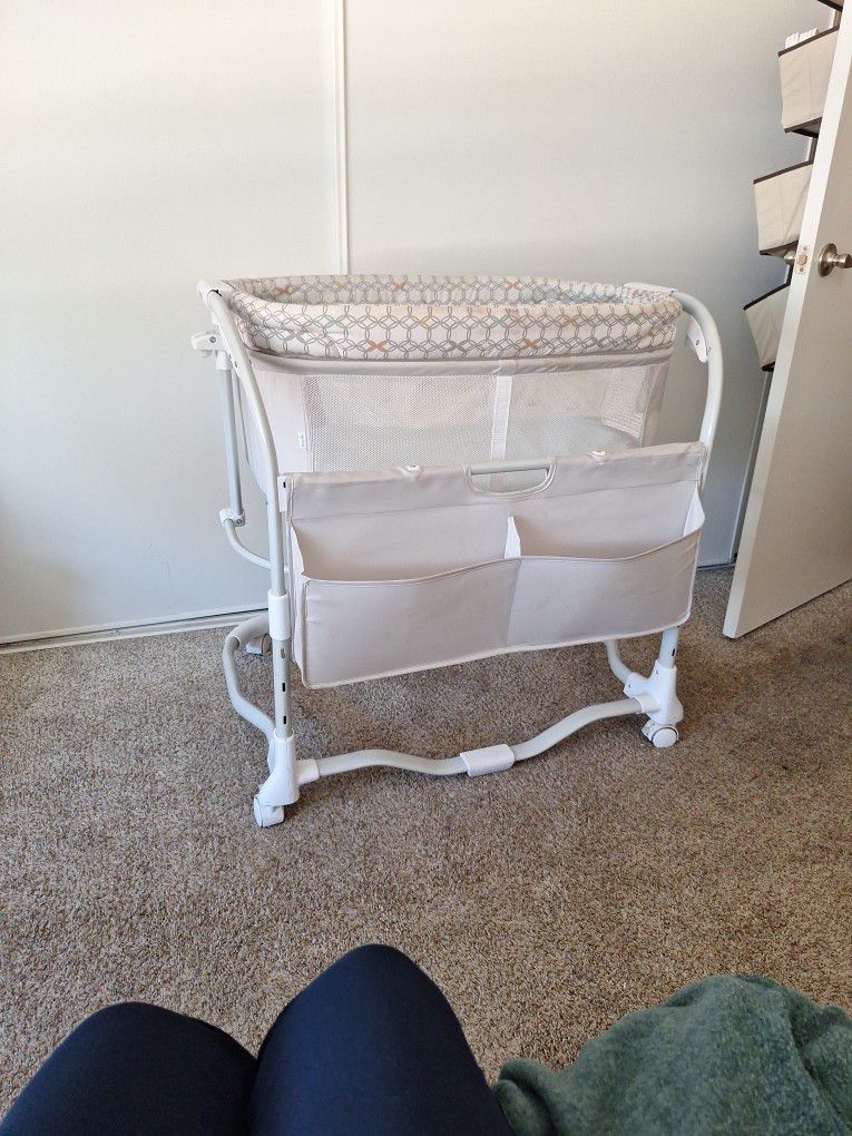 Baby Bassient Crib With Wheels And Side Storage For Diapers Etc 😃