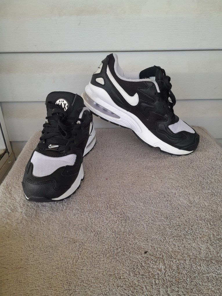 Nike Air Max2 "Black/White size 5Y