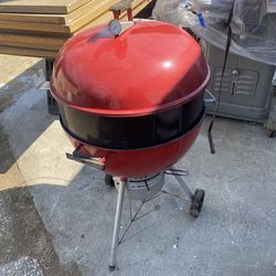 Webber charcoal barbecue kettle grill