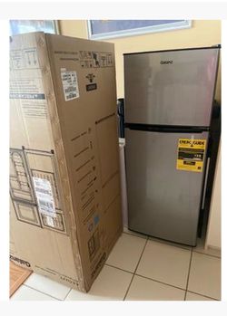 Galanz 4.6 Cu. Ft. Refrigerator / Freezer