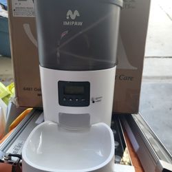 AUTOMATICALLY CAT FEEDER