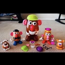 45-piece Mr. Mrs. Potato Head family Pet Playskool Super Spud Playset-Jumbo Action Figure Limited Edition Accessories Ages 2+