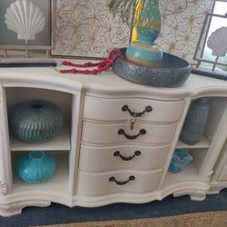 CUTE BUFFET OR TV STAND AT PICKY PINCHERS 3643 5TH AVE N ST PETE OPEN WEDNESDAY THUR SUNDAY NOON TO 6 PM FREE DELIVERY