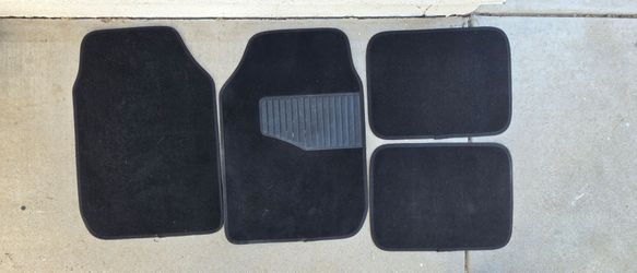 Universal fit black car carpet mats