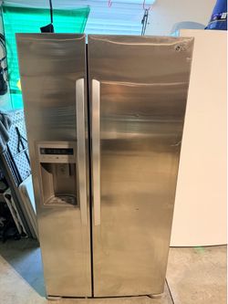 LG LSC23924ST 23.0 cu. ft. Stainless Steel Side-By-Side Refrigerator