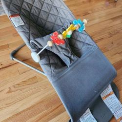 Baby Björn  Bouncer Bliss, Woven, Classic Quilt With Toy (Flying Friends Multi)